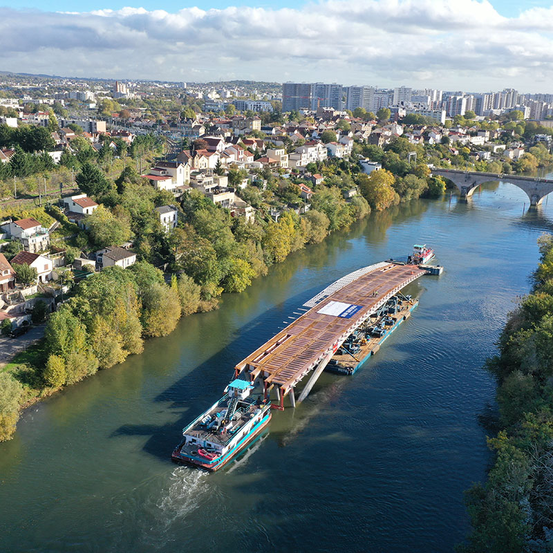 Convoi de la passerelle du village des Athlètes sur la Seine