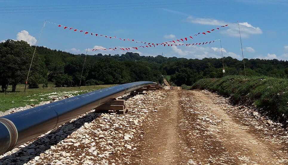 Pose d'un pipeline dans le Jura 