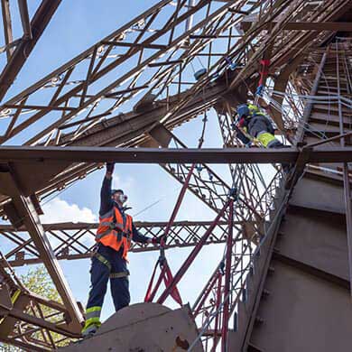 Elevator on the North pillar of the Eiffel Tower - Photo credit: © Ecliptique / Laurent Thion